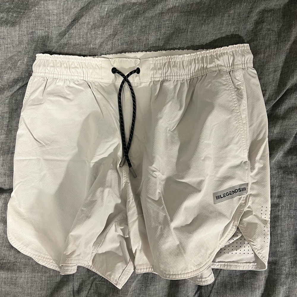 White legends gym shorts, great condition sweet shorts